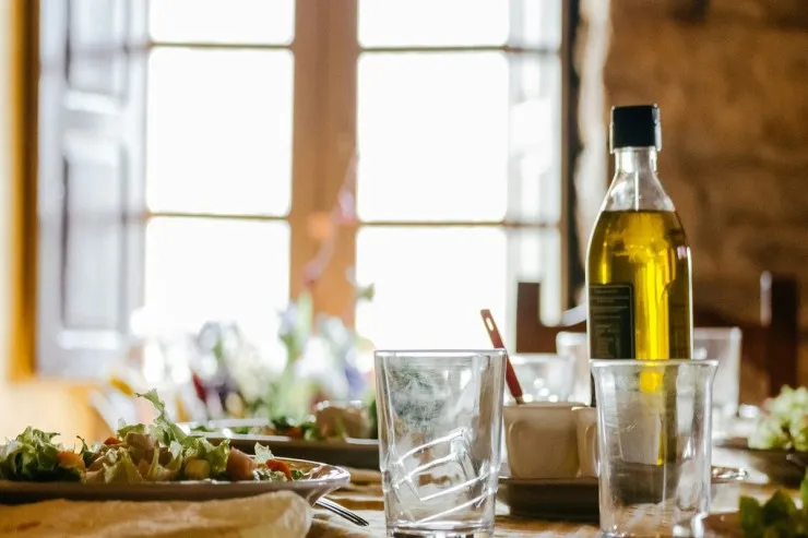 Hər gün zeytun yağı  içdi, başına gələnlərə inanmayacaqsınız 