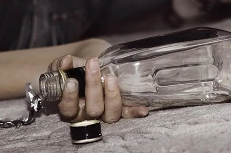 Bakıda gənc oğlan sirkə turşusu içib  öldü