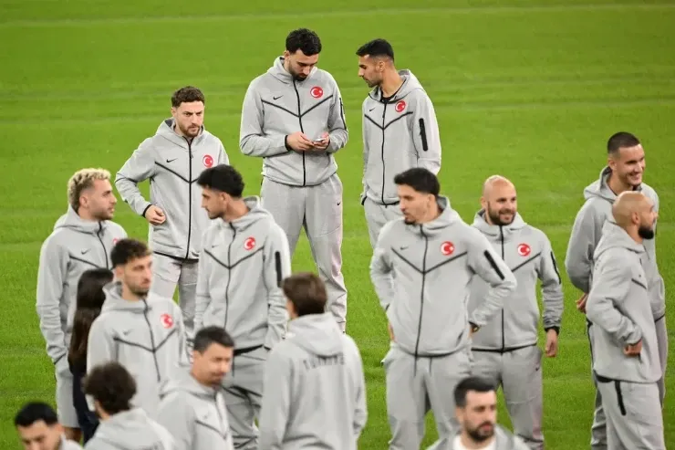 İspaniyada türkiyəli futbolçunun 200 min avroluq  qol saatı oğurlandı