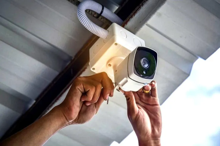 Beyləqanda müharibə iştirakçısı  kəndə quraşdırılan kameraları qırdı 