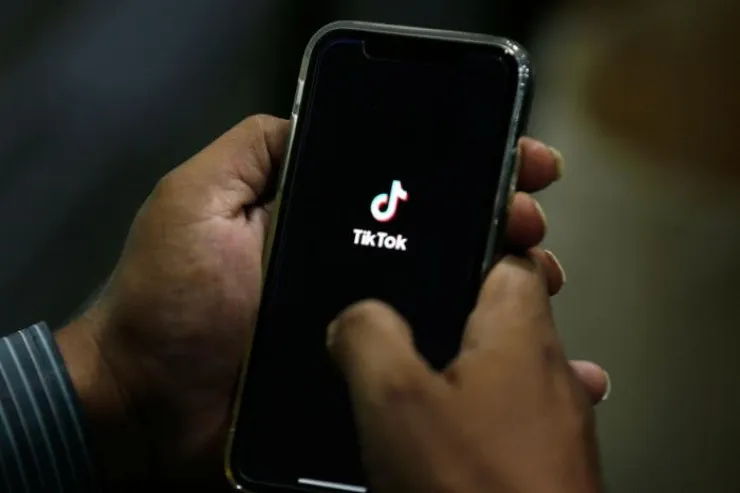 Canlı yayımda söyüş söyən tiktoker  cərimələndi