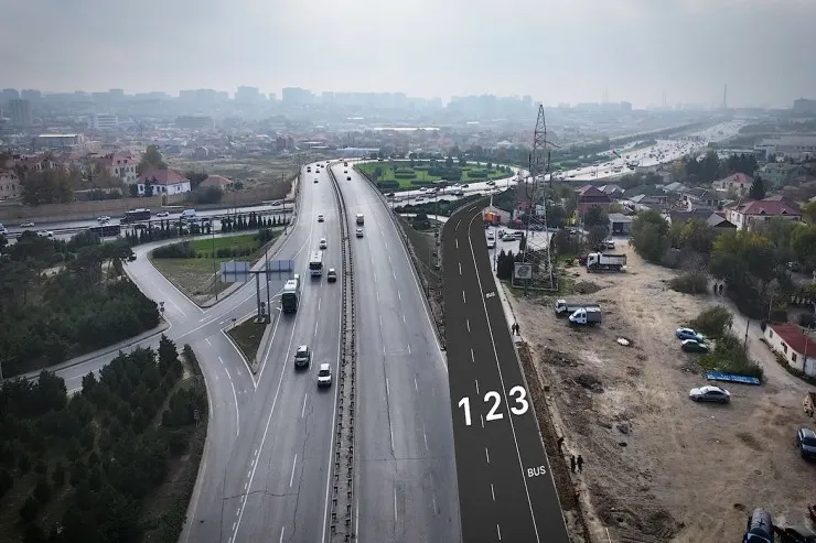 Zabrat yolunda bu hissəyə də avtobus zolağı  çəkilir