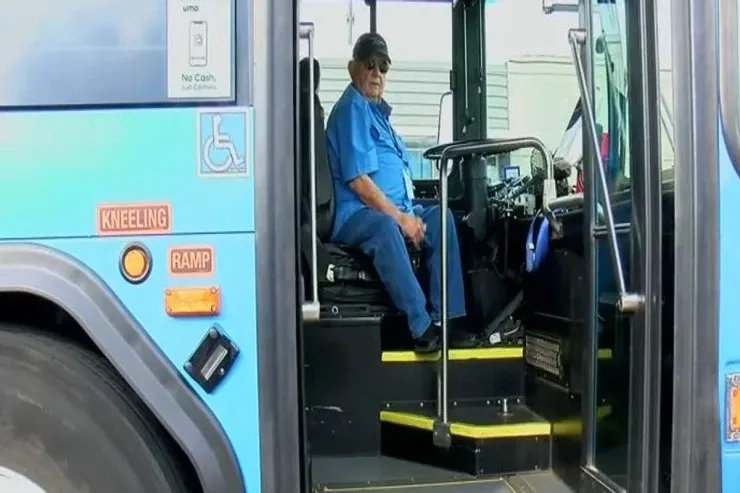 Ən yaşlı avtobus sürücüsü:  neçə yaşındadır və harada işləyir? 