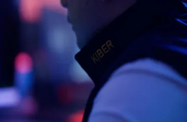 İnsanları borca salan,...