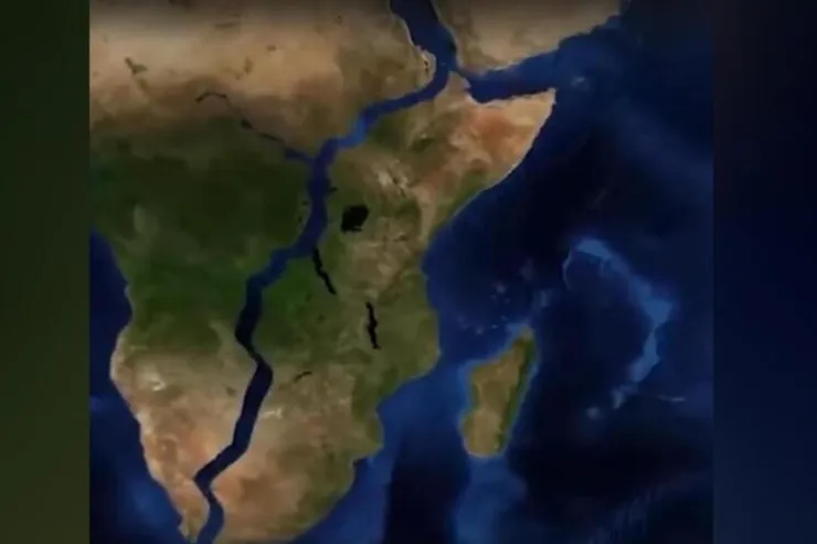 Afrika ikiyə bölünməyə  başladı, yeni okean  yaranır