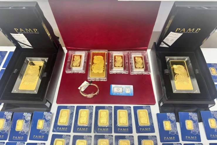 Bakı aeroportunda ƏMƏLİYYAT: 2 milyon yarımlıq qızıl  TAPILDI