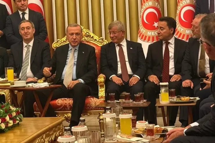 İllər sonra bir araya gəldilər:  Türkiyə Böyük Millət Məclisindəki fotonun PƏRDƏARXASI 