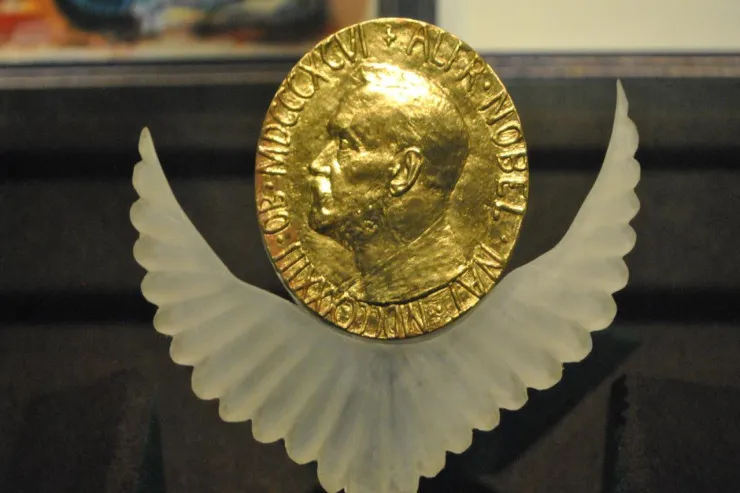 Məktəbdən qaçdılar, Nobel mükafatı aldılar:  Dahilərin inanılmaz HEKAYƏLƏRİ 