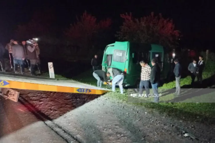 Zaqatalada toydan adam daşıyan mikroavtobus qəzaya düşdü, xeyli yaralı var  - YENİLƏNİB 
