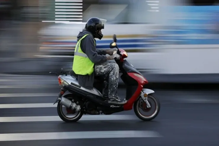 DİQQƏT:  Moped idarə etmək üçün sürücülük vəsiqəsi   tələb olunacaq
