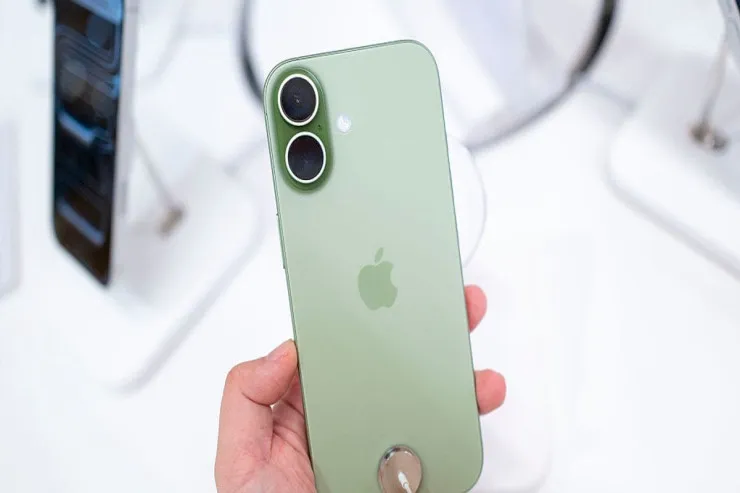 iPhone 17  istifadəçiləri yeni nasazlıqdan şikayətlənirlər 