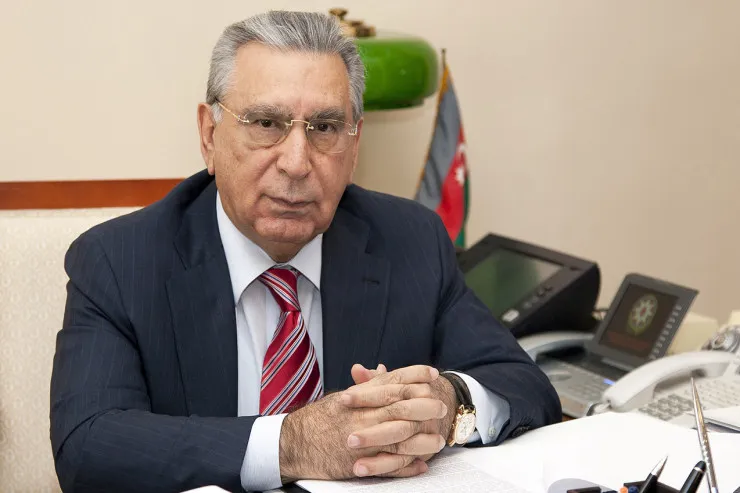 Ramiz Mehdiyev telefonu açdı: "Kimdir danışan?" 