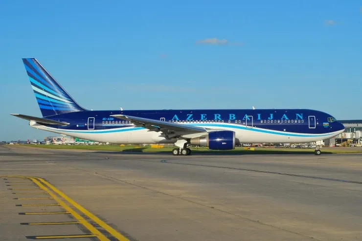 AZAL təyyarəsi Sankt-Peterburq aeroportuna enməli olub, xəsarət alan yoxdur - YENİLƏNİB 