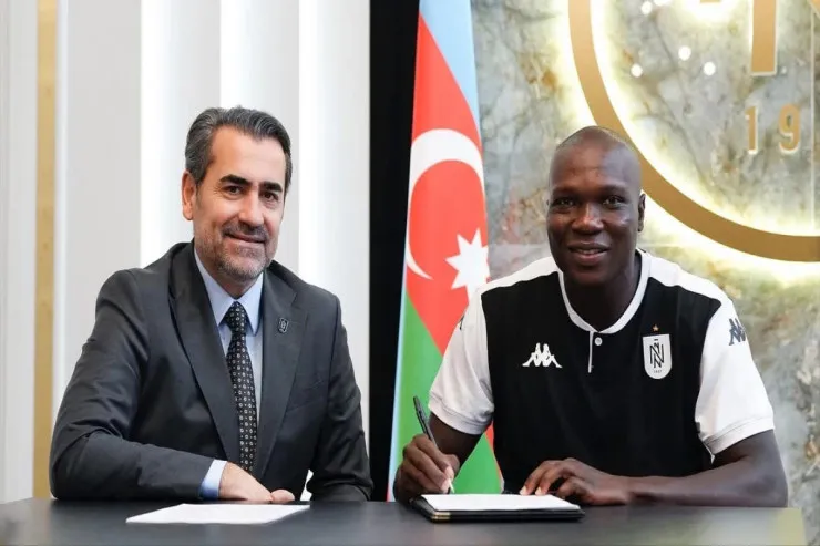 Vensan Abubakar rəsmən "Neftçi"də  