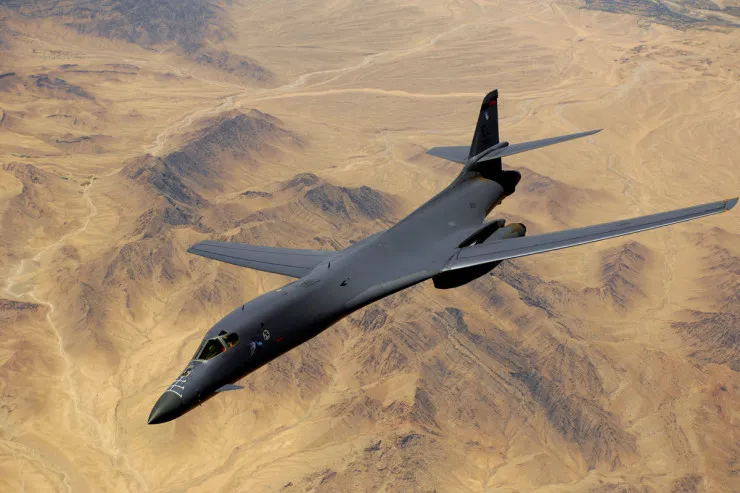 Vəziyyət gərginləşir - ABŞ Venesuelaya B-1 strateji bombardmançıları göndərdi 