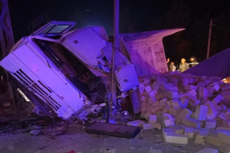 Ağdamda "KamAZ" qəzadan sonra restoranda aşdı -VİDEO