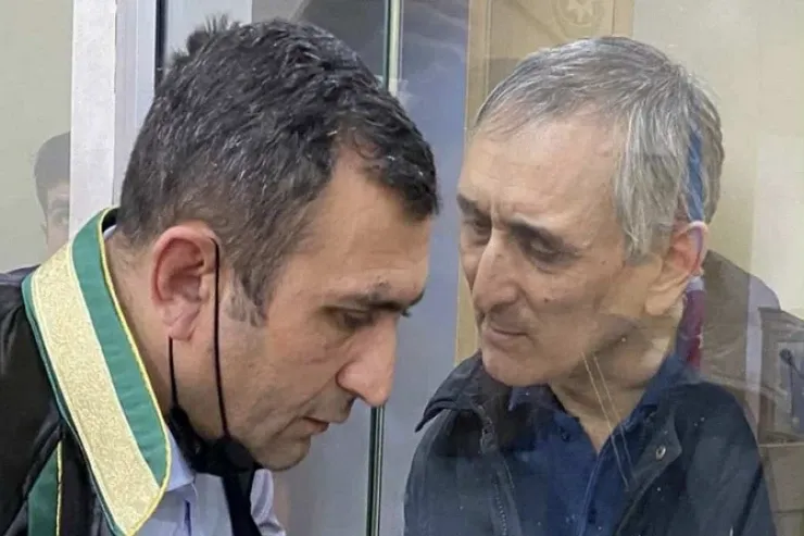 İlkin Süleymanovun vəkili maşın yuyanı belə döyüb - ŞOK VİDEO