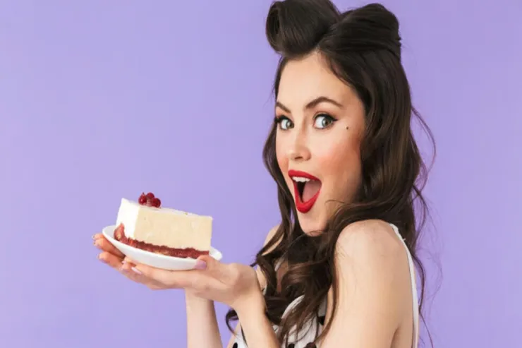 Yeni qonşularına tort qonaqlığı  verdi: Ərini əlindən aldı 