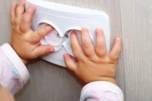 Cəlilabadda FACİƏ:  1 yaşlı körpəni "tok"  vurub öldürdü