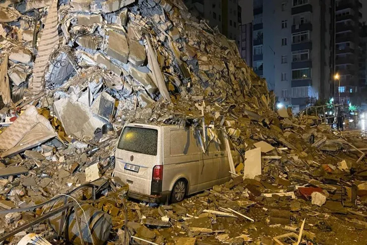 Türkiyədə zəlzələ nəticəsində 4 bina uçub