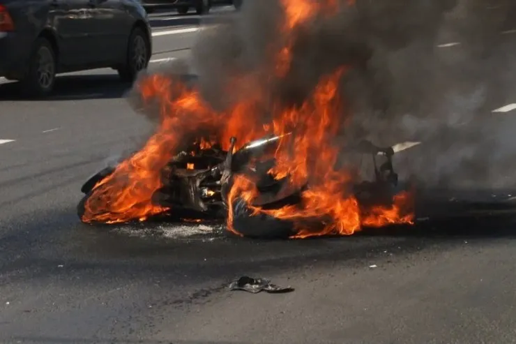 Masallıda yol polisi postunda motosikleti yandırdı,  həbs olundu