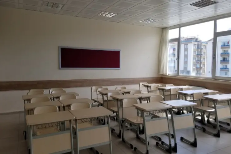 Bakı məktəbində şagirdlər 1 aydır dərsə getmirlər - FOTOFAKT  - YENİLƏNİB