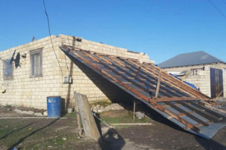 Xızıda FACİƏ: üstünə darvaza aşan kişi öldü
