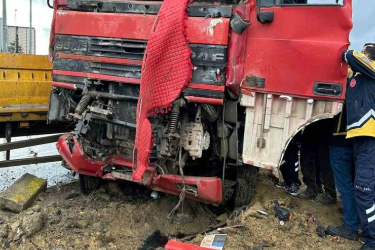 Goranboyda yük maşını mağazaya çırpıldı,  yaralı var
