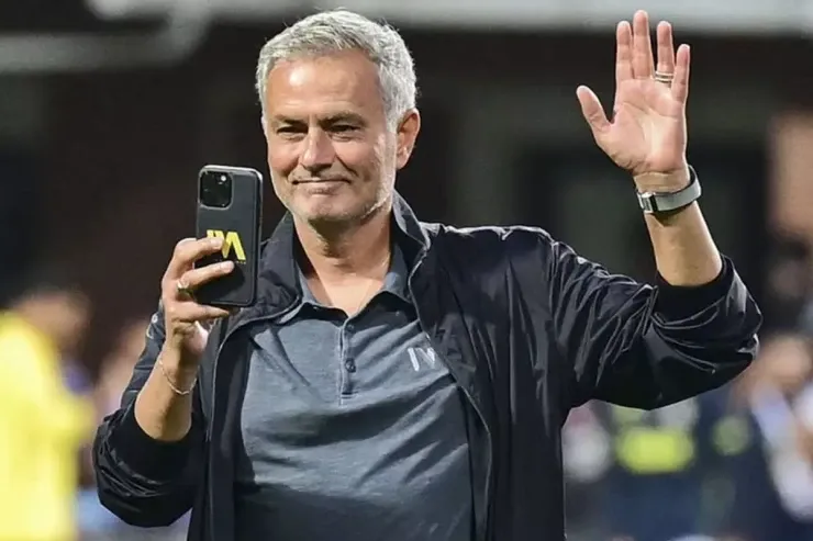 Joze Mourinyo yenidən İngiltərə komandası  çalışdıra bilər