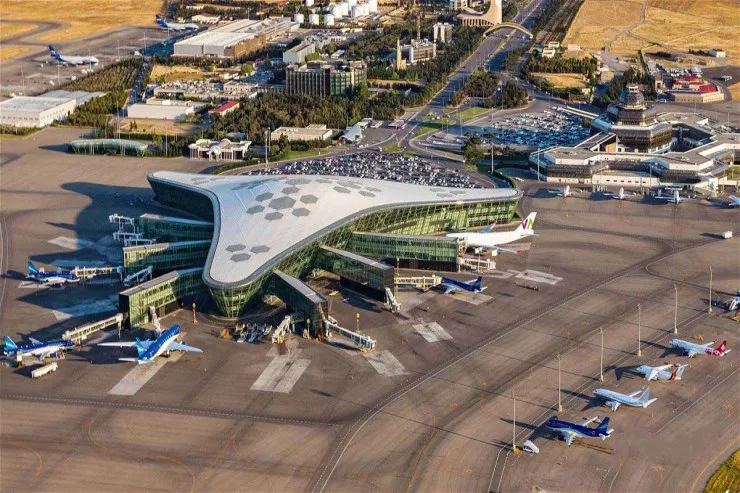 Bakı aeroportunda ƏMƏLİYYAT:  təyyarədə oğurluq edənlər saxlanıldı - VİDEO 