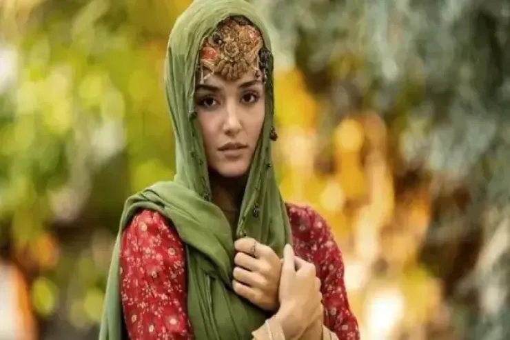 Hande Erçel  Osmanlı sultanı   obrazı ilə hamını heyran etdi 