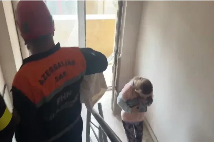 Bakının mərkəzindəki yanğında 4 nəfər tüstüdən zəhərləndi 