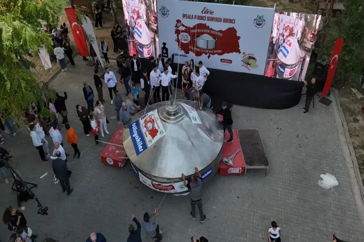 Dünyanın ən böyük qazanında 6 ton düyü bişirildi - FOTO 