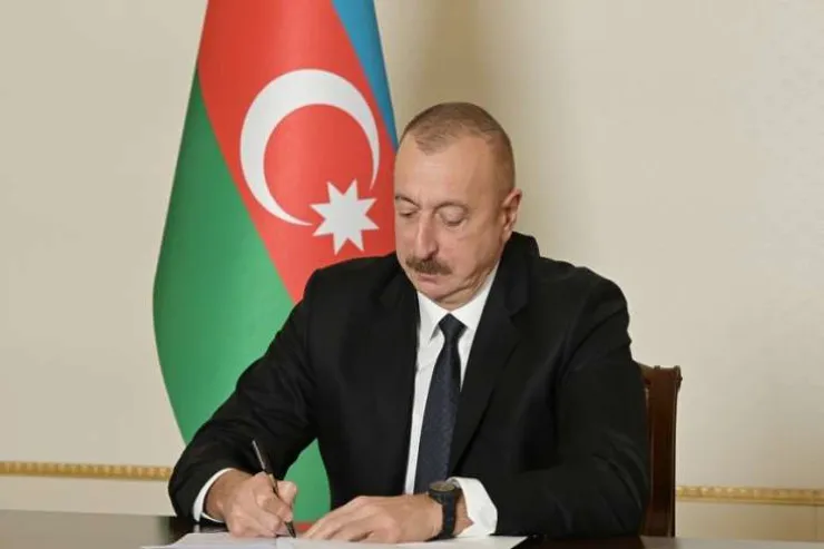 Prezident onu təltif etdi 