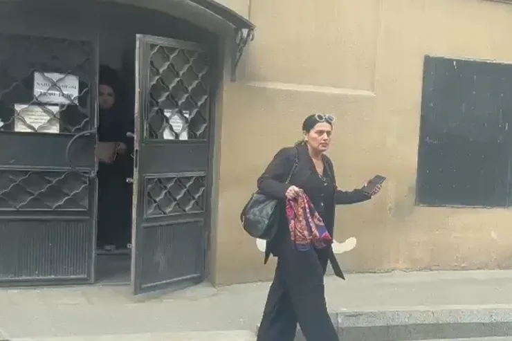 "Lombard Xəyal"ın məhkəməsində Elza Seyidcahan ifadə verdi 