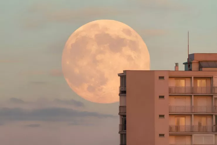 Yer Ayı kosmik radiasiyadan qoruyurmuş - Tədqiqat 