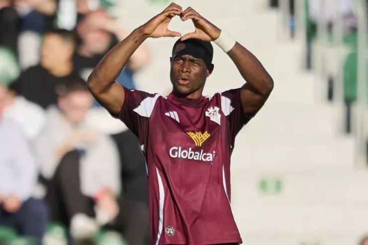 “Bayer”in hücumçusunun iki istəyəni  var