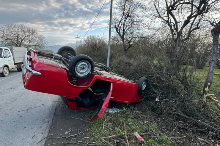 Balakəndə maşın aşdı,  yaralananlar var 