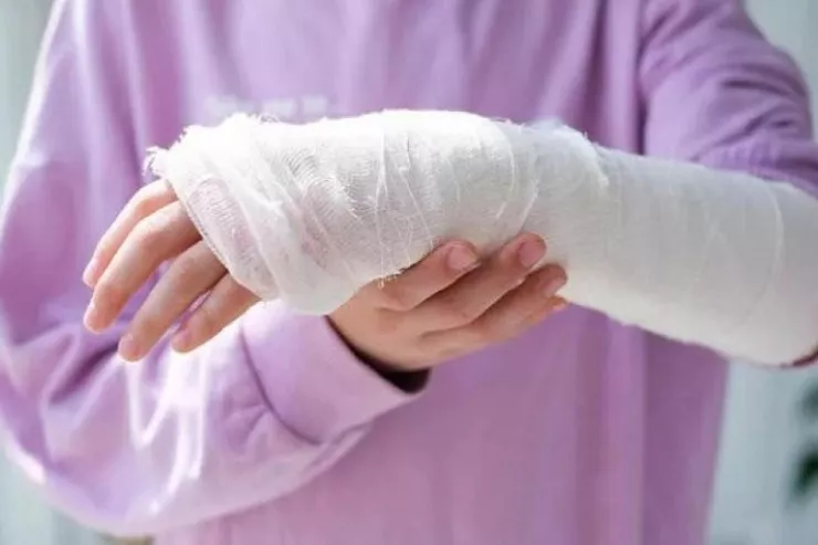 Uşaqlarda sınığın əlamətləri - Onun hansı fəsadları var? - MÜSAHİBƏ 