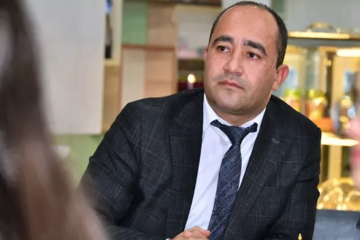 Qadının əri qəfil içəri girib, deputat pəncərədən tullanaraq qaçıb - Naxçıvanda ŞOK OLAY 