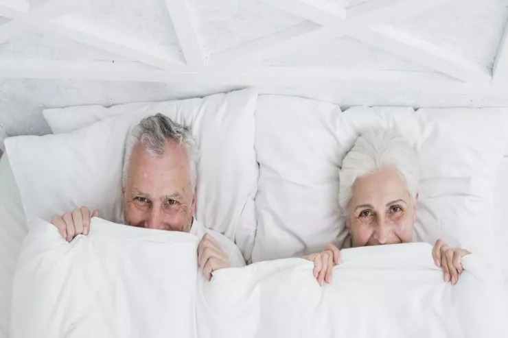 Yaşınız 60-dan yuxarıdırsa,  yataqda bunları etməməlisiniz  