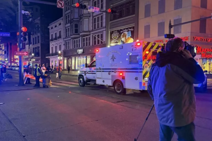 ABŞ-də naməlum şəxs avtomobili izdihamın üzərinə  sürdü, çox sayda yaralı var