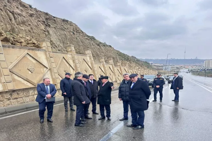 Kəmaləddin Heydərov Bibiheybətdə sürüşmə təhlükəsi olan yerə getdi - VİDEO 