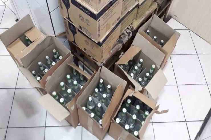 Bu şadlıq sarayında saxta araqlar  verilirmiş