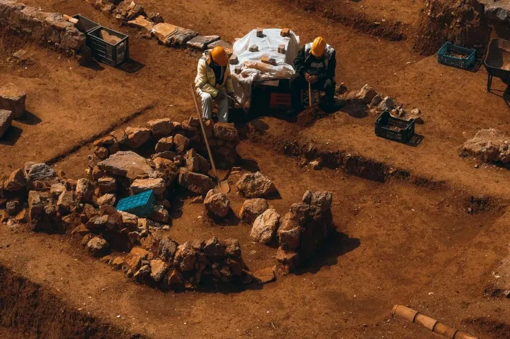 Xəzinələrlə dolu 3000 illik  İpək Yolu şəhəri   TAPILDI