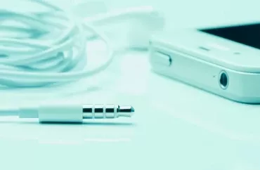 Qulaqlıq yuvası olan  7 ən yaxşı   Android smartfonu