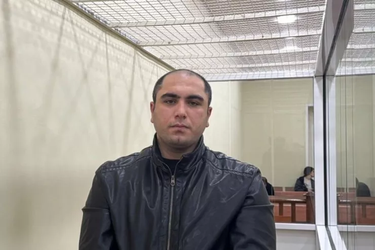 Restoranda qardaşları bıçaqlayan HAKİM QARŞISINDA 