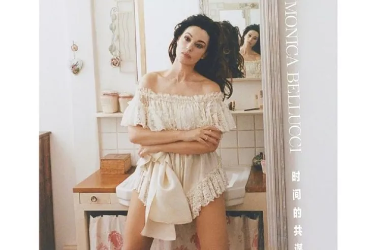 61 yaşlı Monika Belluççi jurnal üçün belə poza  verdi