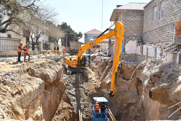 Keşlədə çökən kollektorun qəzalı hissəsi dəyişdirilir