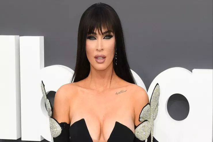 “Instagram”da açıq-saçıq şəkillər paylaşan  məşhur aktrisa milyonlar itirir 